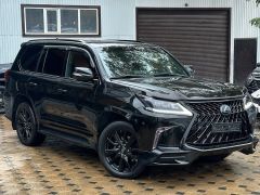 Photo of the vehicle Lexus LX