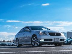 Photo of the vehicle Toyota Crown