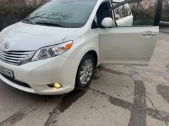 Photo of the vehicle Toyota Sienna