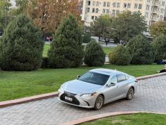 Photo of the vehicle Lexus ES