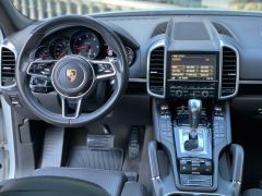 Photo of the vehicle Porsche Cayenne