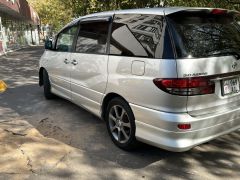 Photo of the vehicle Toyota Estima