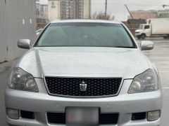 Photo of the vehicle Toyota Crown