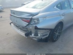 Photo of the vehicle Lexus ES