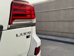 Photo of the vehicle Lexus LX