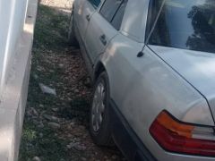 Сүрөт унаа Mercedes-Benz W124