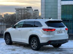 Photo of the vehicle Toyota Highlander