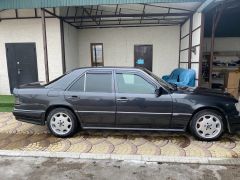 Сүрөт унаа Mercedes-Benz W124