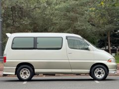 Photo of the vehicle Toyota HiAce