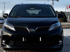 Фото авто Toyota Sienna