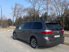 Фото авто Toyota Sienna