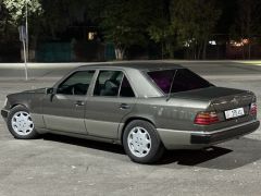 Сүрөт унаа Mercedes-Benz W124