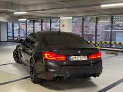 Photo of the vehicle BMW M5