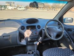 Сүрөт унаа Toyota Vitz