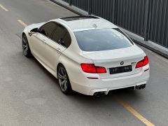 Photo of the vehicle BMW M5