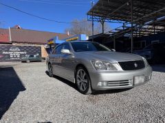 Photo of the vehicle Toyota Crown