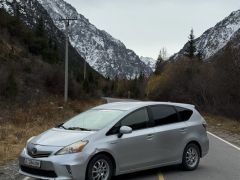 Photo of the vehicle Toyota Prius v (+)