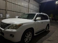 Photo of the vehicle Lexus LX