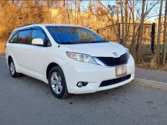 Сүрөт унаа Toyota Sienna