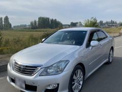 Photo of the vehicle Toyota Crown