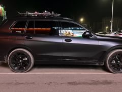 Photo of the vehicle BMW X7