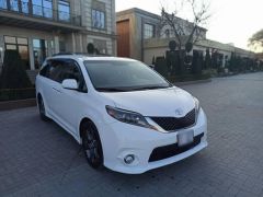 Фото авто Toyota Sienna