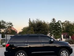 Сүрөт унаа Toyota Sequoia