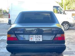 Сүрөт унаа Mercedes-Benz W124