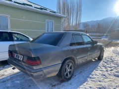 Сүрөт унаа Mercedes-Benz W124