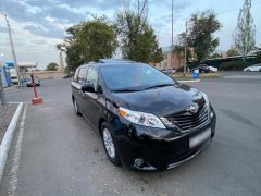 Фото авто Toyota Sienna