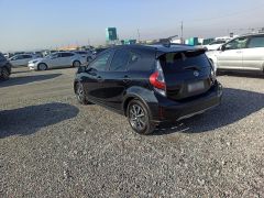 Сүрөт унаа Toyota Prius c