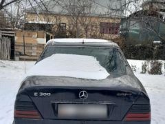 Сүрөт унаа Mercedes-Benz W124