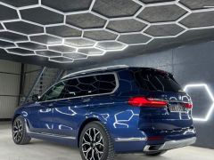 Photo of the vehicle BMW X7