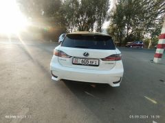 Photo of the vehicle Lexus CT