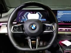 Photo of the vehicle BMW 5 Series