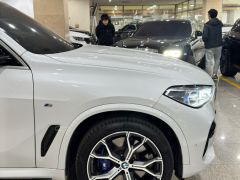 Photo of the vehicle BMW X5