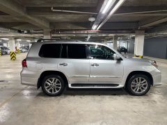 Photo of the vehicle Lexus LX