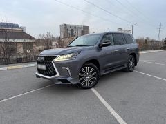 Photo of the vehicle Lexus LX