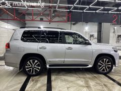 Photo of the vehicle Toyota Land Cruiser