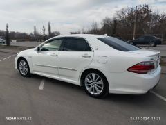 Photo of the vehicle Toyota Crown