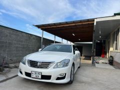 Photo of the vehicle Toyota Crown