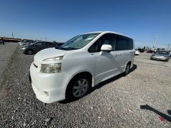 Фото авто Toyota Voxy