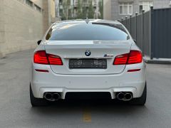 Photo of the vehicle BMW M5