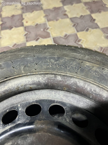 Tires - Шины с диском 175/65/14 почти новые пол сезона ездил