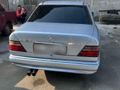 Сүрөт унаа Mercedes-Benz W124