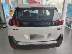 Photo of the vehicle Peugeot 5008