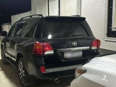 Photo of the vehicle Toyota Land Cruiser