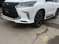 Photo of the vehicle Lexus LX