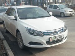 Фото авто BYD E5