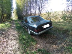 Сүрөт унаа Mercedes-Benz W124